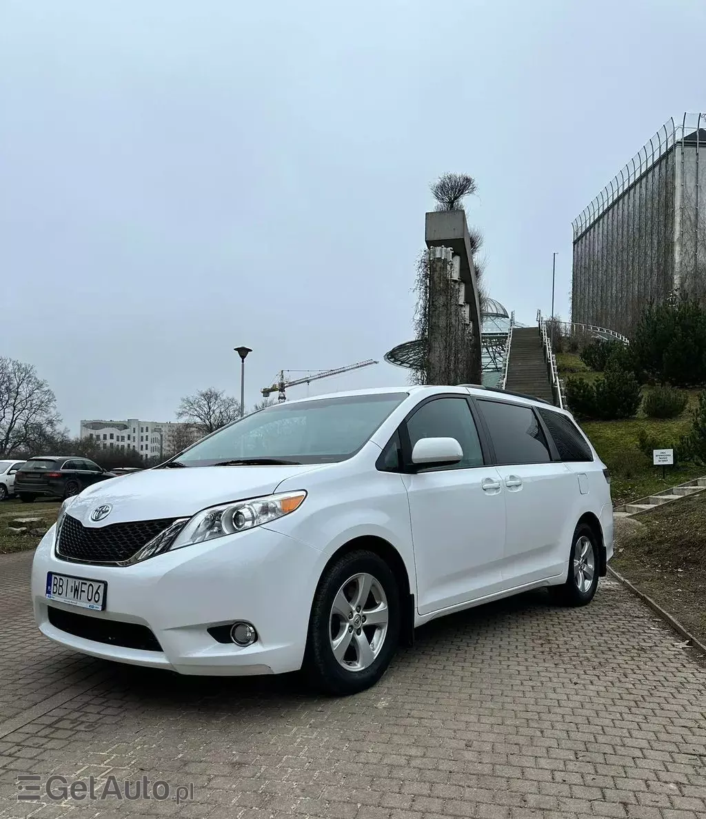 TOYOTA Sienna 3.5 V6 (266 KM) Automatic