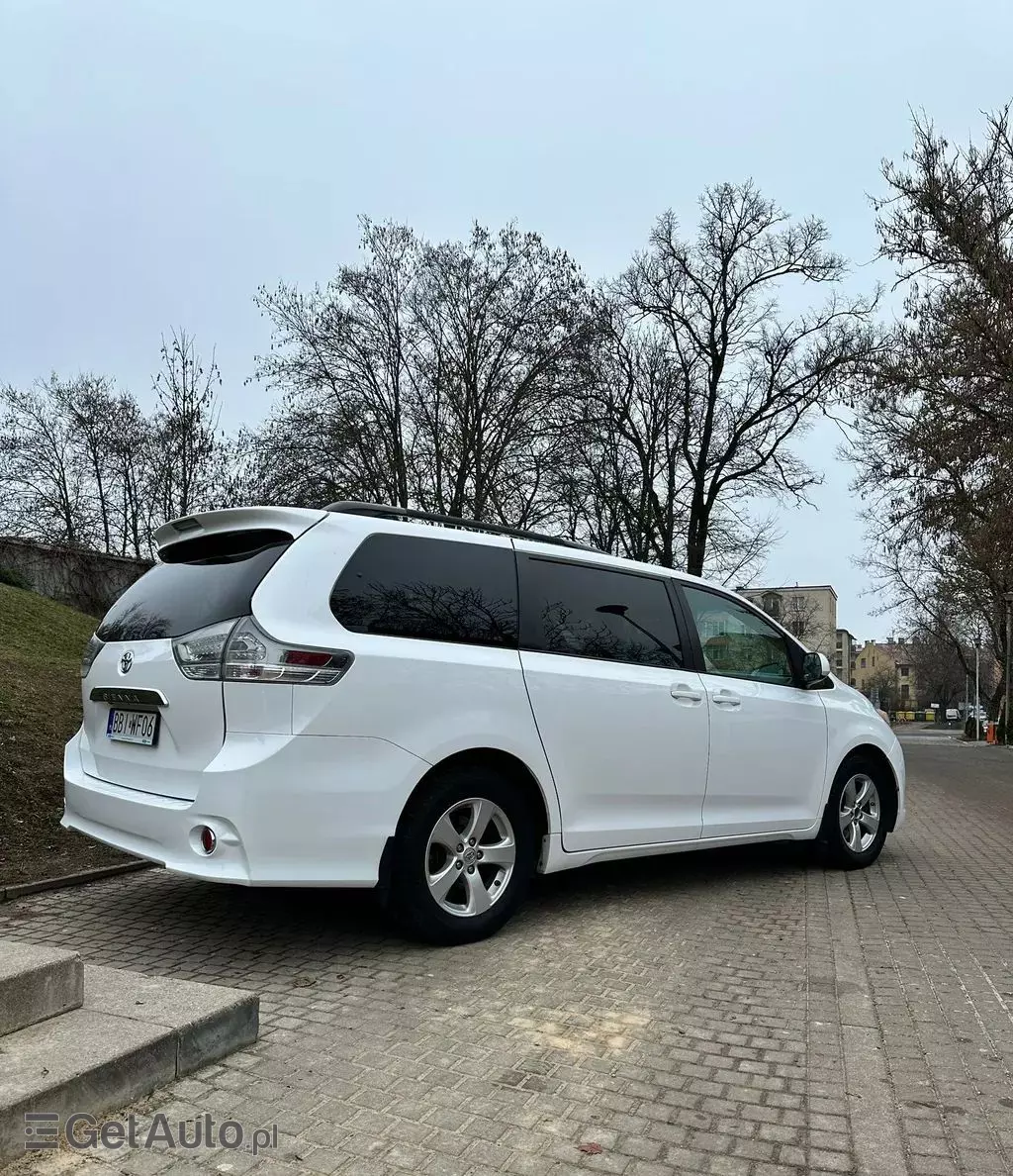 TOYOTA Sienna 3.5 V6 (266 KM) Automatic