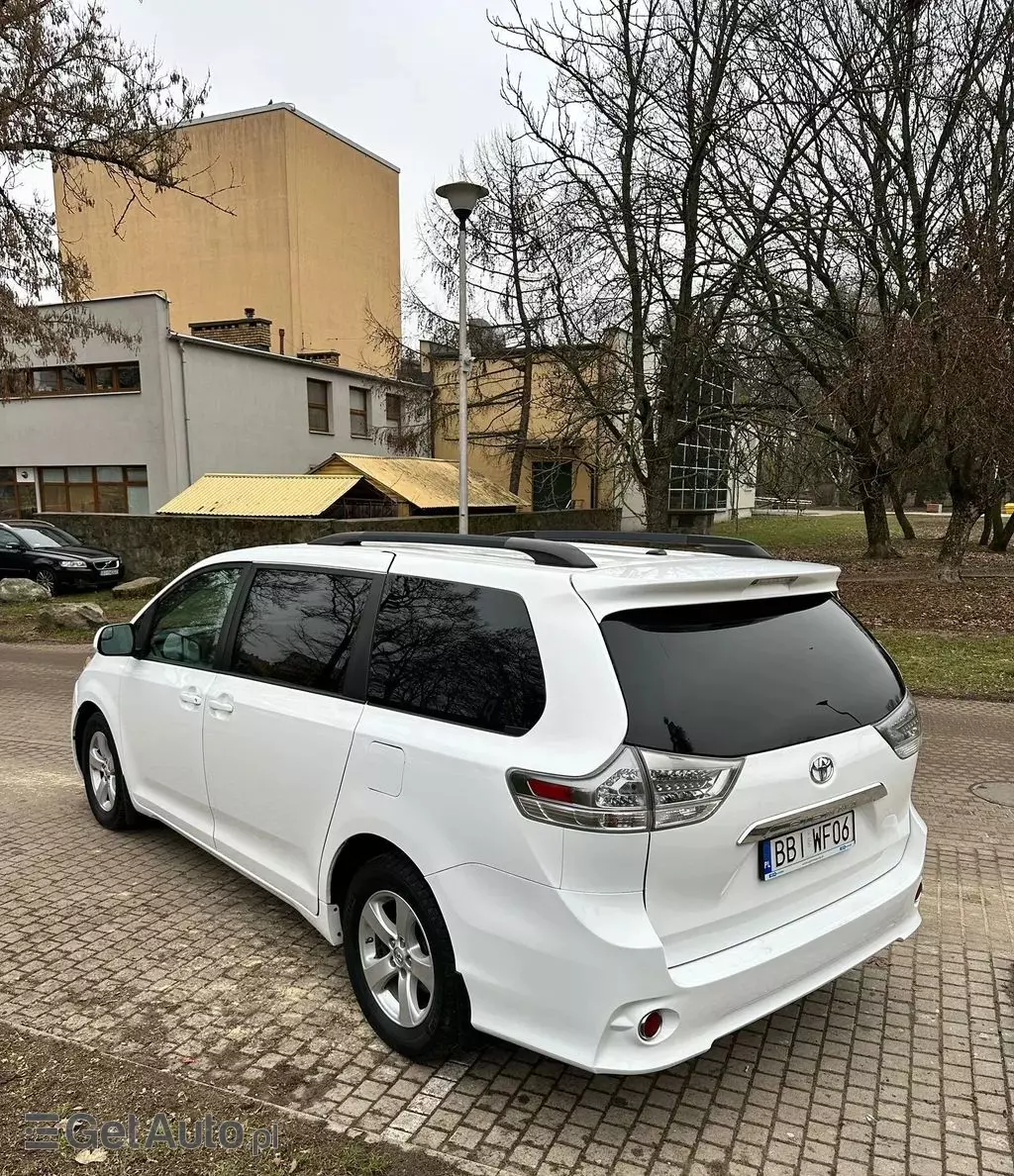 TOYOTA Sienna 3.5 V6 (266 KM) Automatic