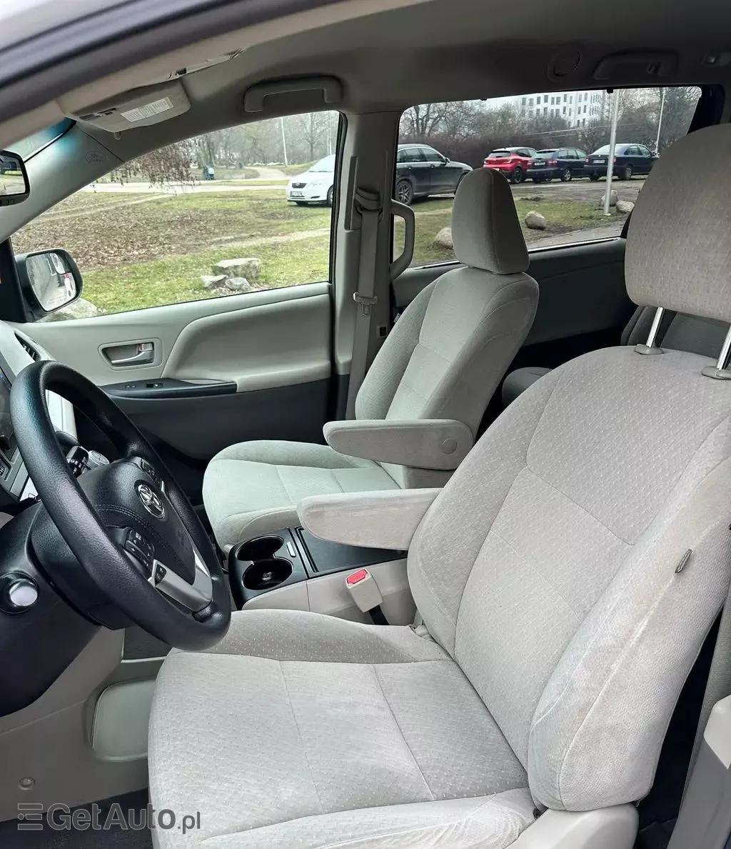TOYOTA Sienna 3.5 V6 (266 KM) Automatic