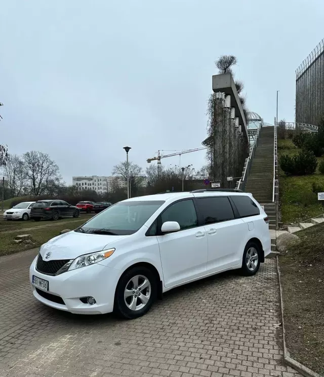 TOYOTA Sienna 3.5 V6 (266 KM) Automatic