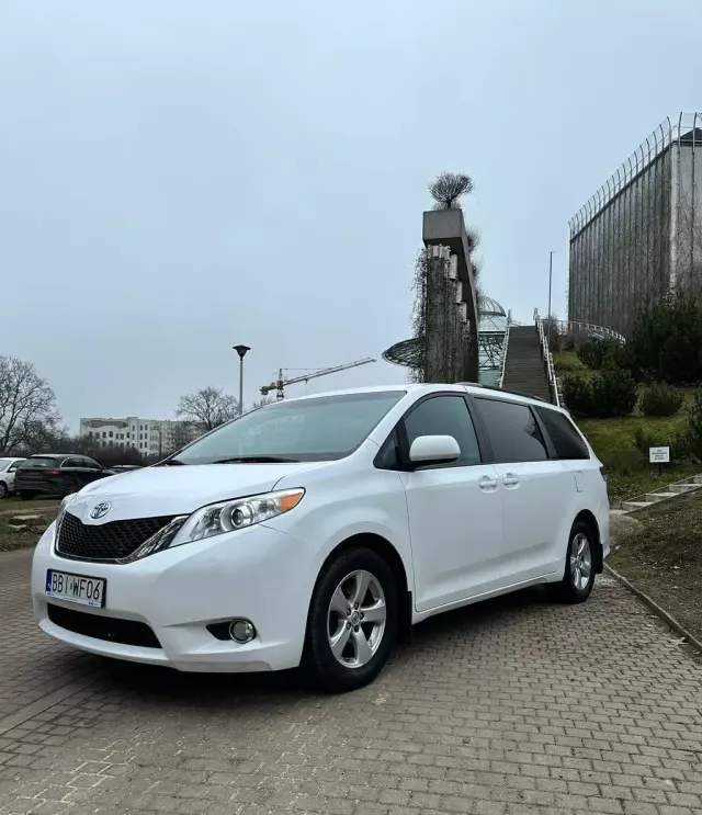TOYOTA Sienna 3.5 V6 (266 KM) Automatic