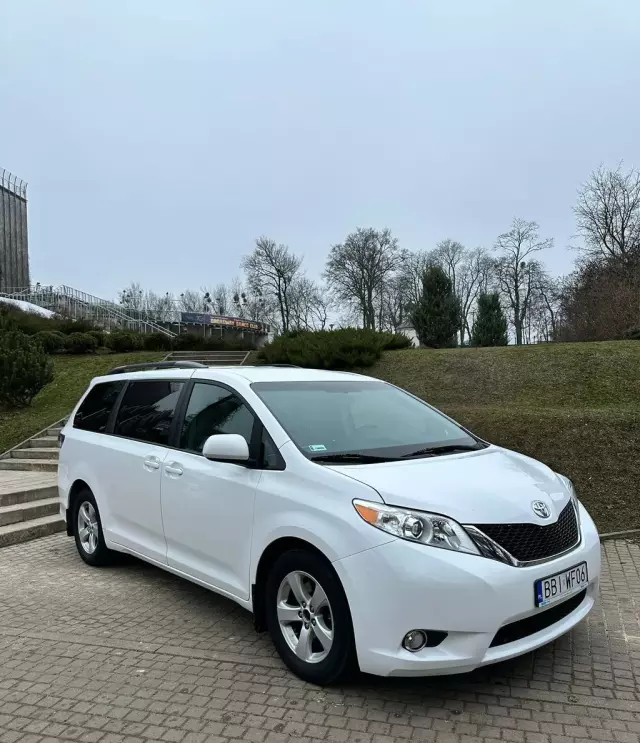 TOYOTA Sienna 3.5 V6 (266 KM) Automatic