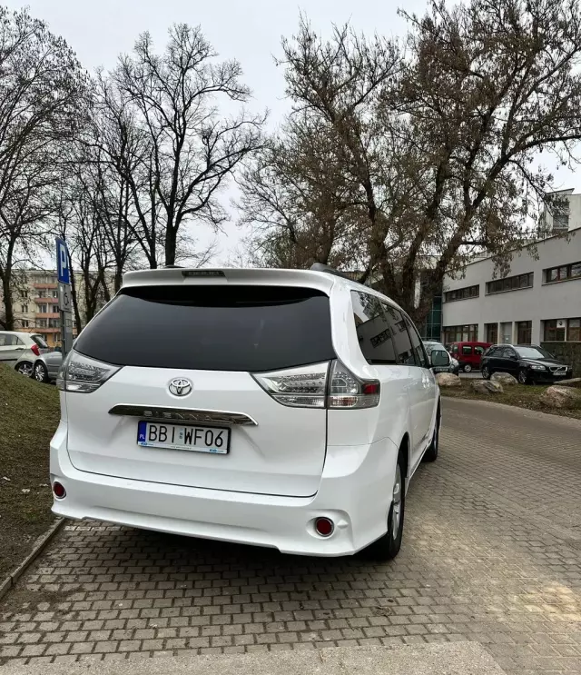 TOYOTA Sienna 3.5 V6 (266 KM) Automatic