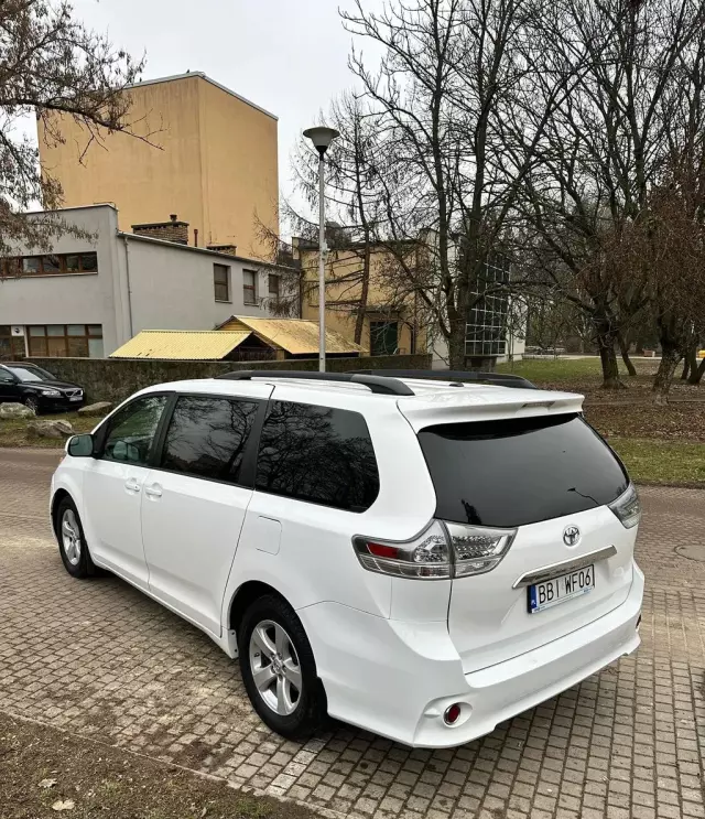 TOYOTA Sienna 3.5 V6 (266 KM) Automatic