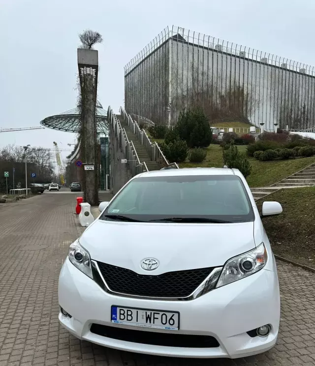 TOYOTA Sienna 3.5 V6 (266 KM) Automatic