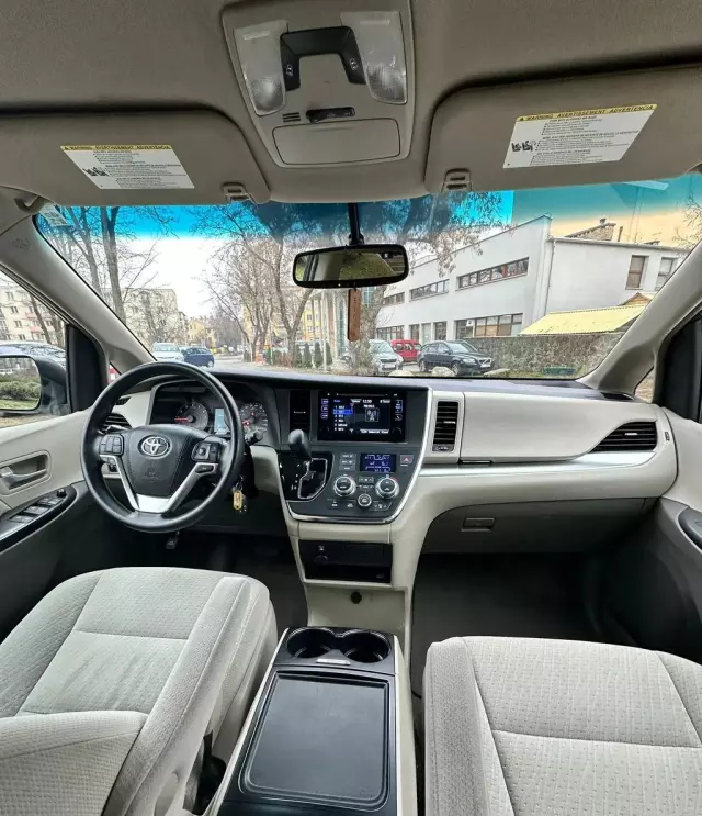 TOYOTA Sienna 3.5 V6 (266 KM) Automatic