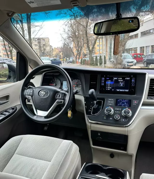 TOYOTA Sienna 3.5 V6 (266 KM) Automatic