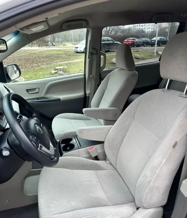 TOYOTA Sienna 3.5 V6 (266 KM) Automatic