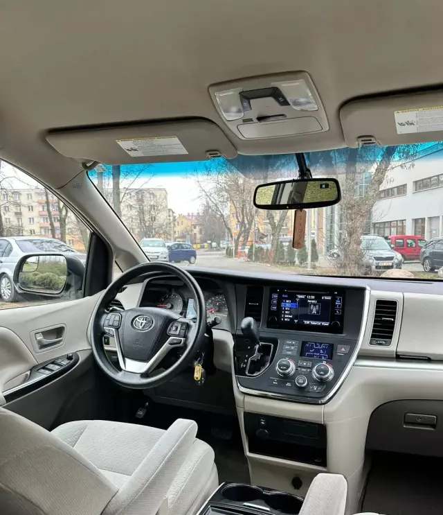 TOYOTA Sienna 3.5 V6 (266 KM) Automatic