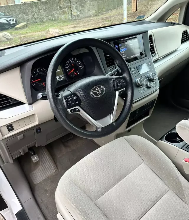 TOYOTA Sienna 3.5 V6 (266 KM) Automatic