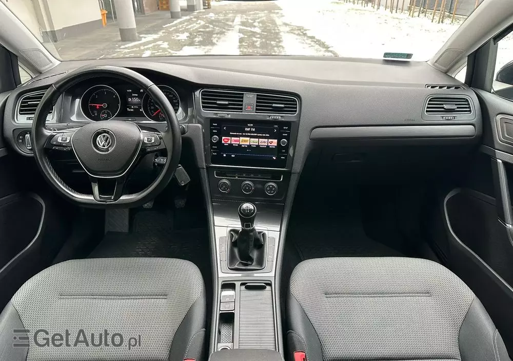 VOLKSWAGEN Golf 