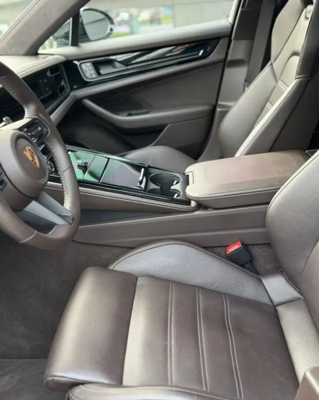 PORSCHE Panamera GTS