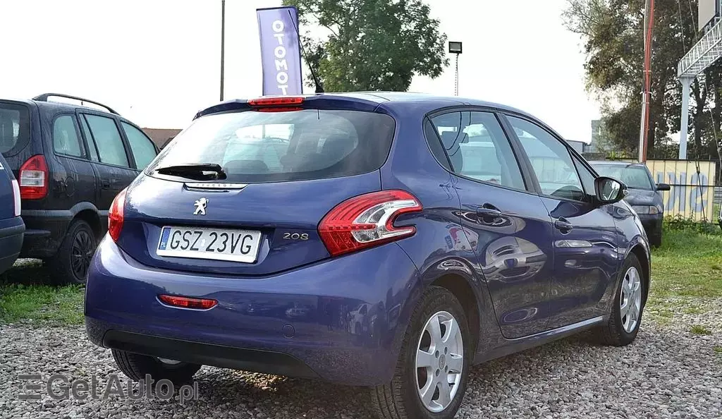 PEUGEOT 208 