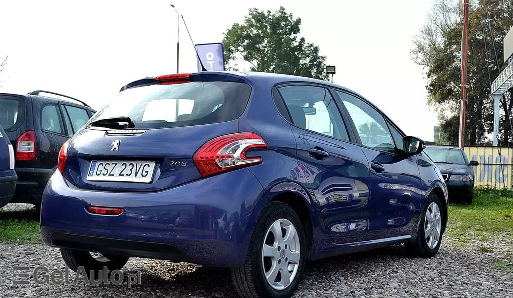 PEUGEOT 208 