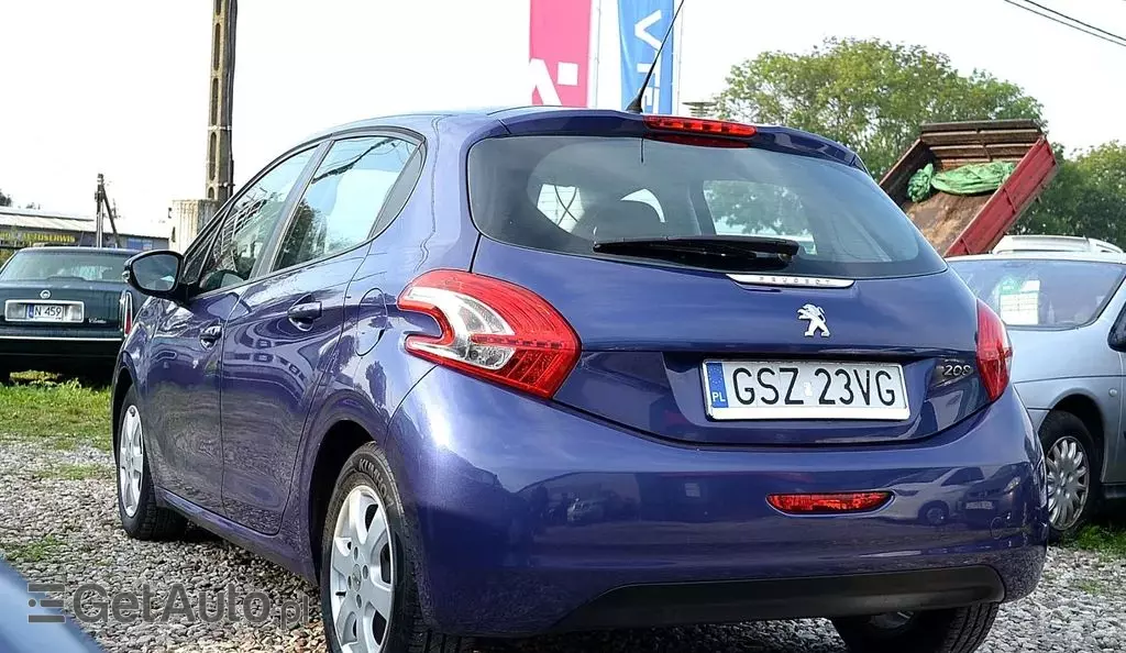 PEUGEOT 208 