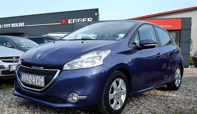 PEUGEOT 208 