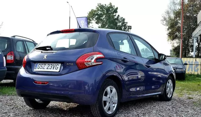 PEUGEOT 208 