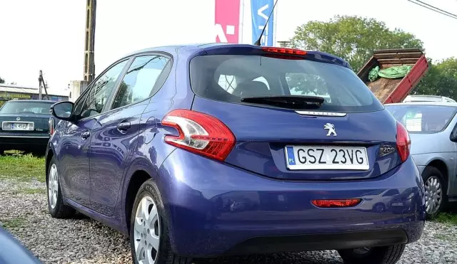 PEUGEOT 208 