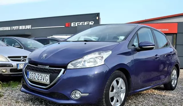 PEUGEOT 208 