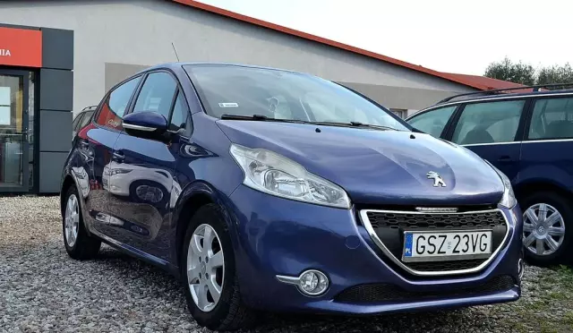 PEUGEOT 208 