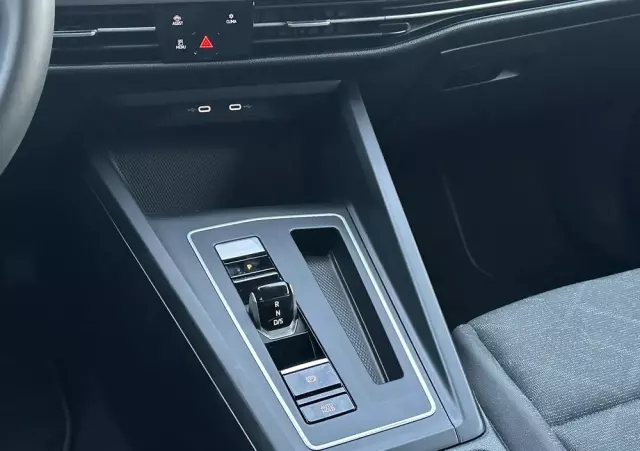 VOLKSWAGEN Golf VIII 1.5 eTSI Life DSG