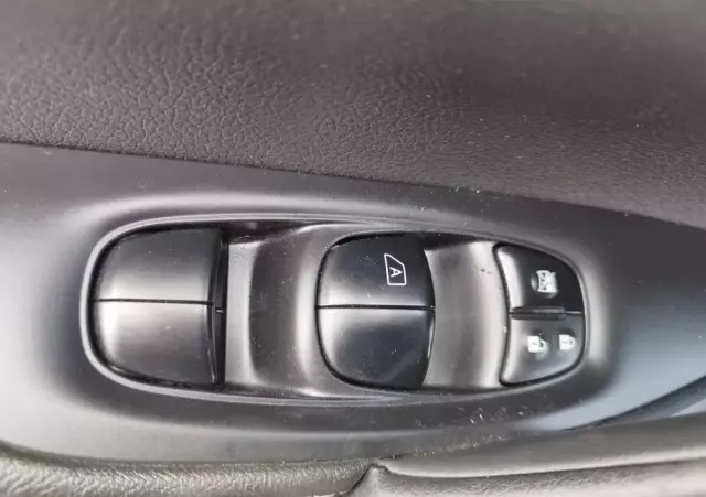 NISSAN Qashqai 1.6 DCi Visia Xtronic EU6