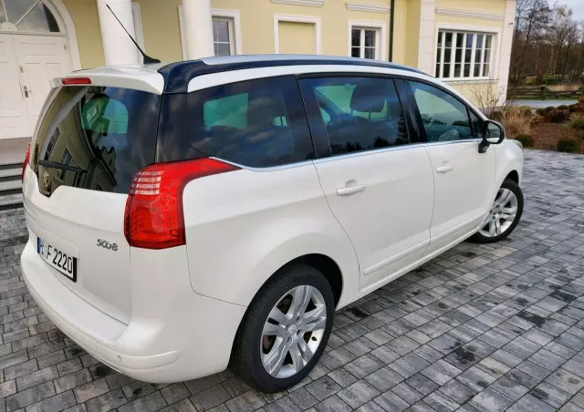 PEUGEOT 5008 2.0 BlueHDi Allure