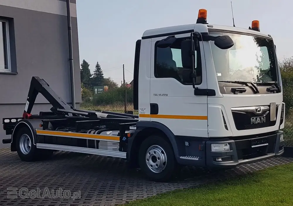 MAN TGL 12.220 HAKOWIEC 4x2 KLIMA 