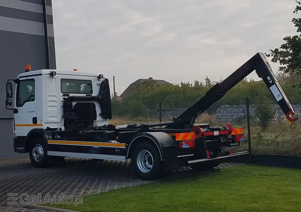 MAN TGL 12.220 HAKOWIEC 4x2 KLIMA 
