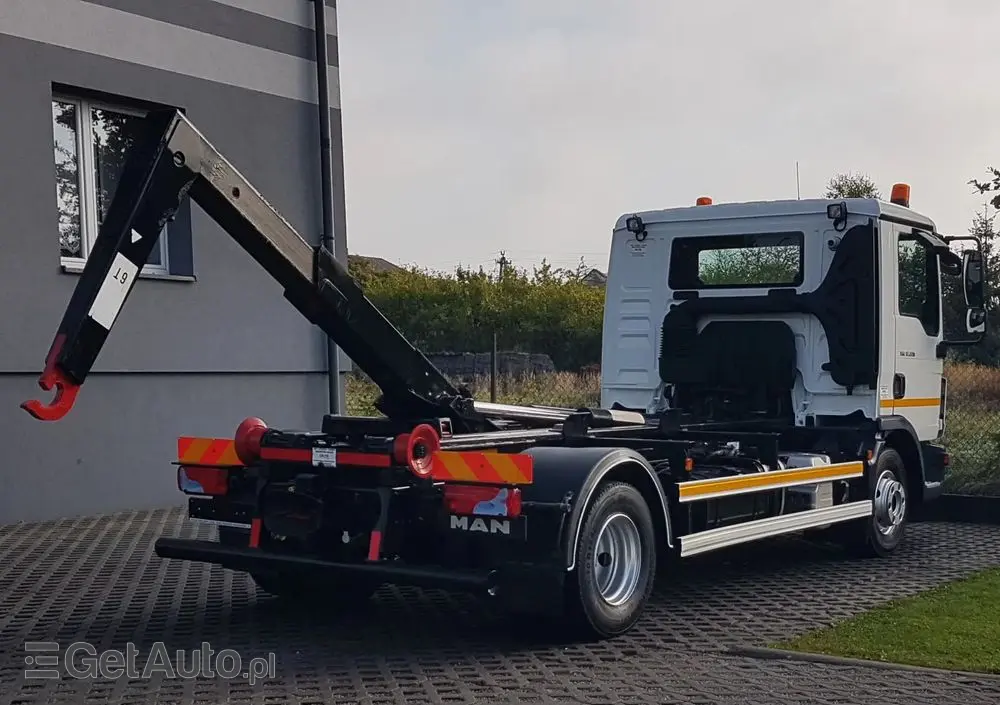 MAN TGL 12.220 HAKOWIEC 4x2 KLIMA 