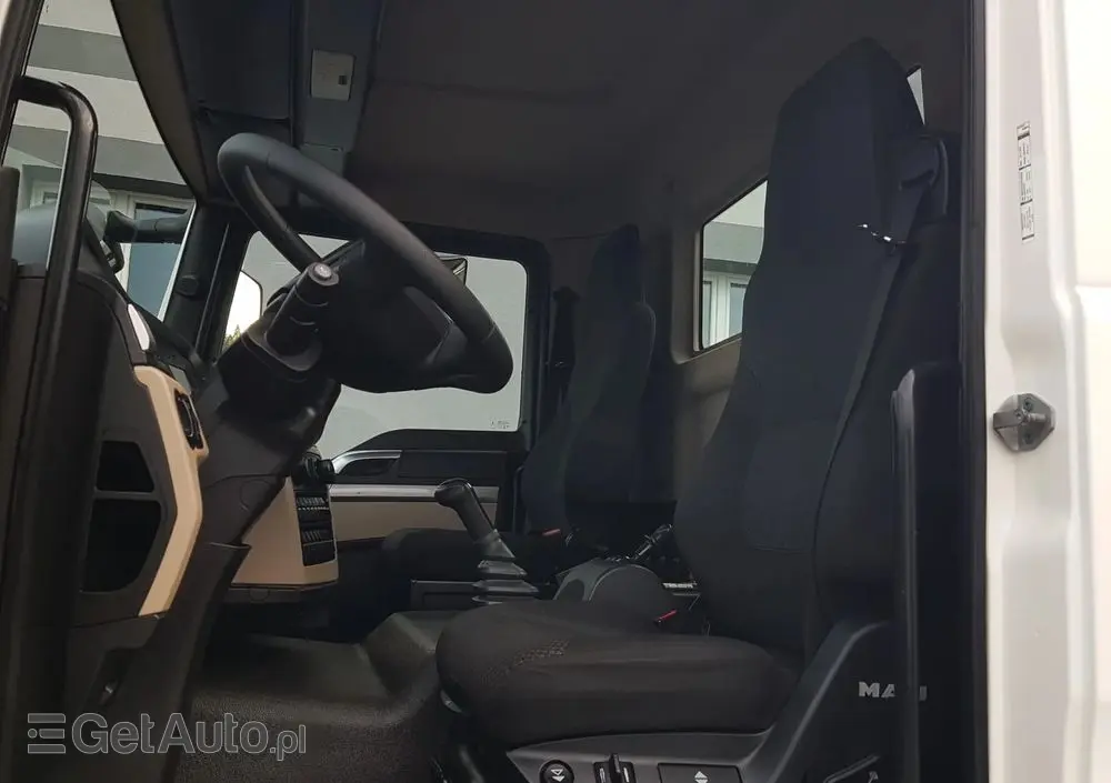 MAN TGL 12.220 HAKOWIEC 4x2 KLIMA 