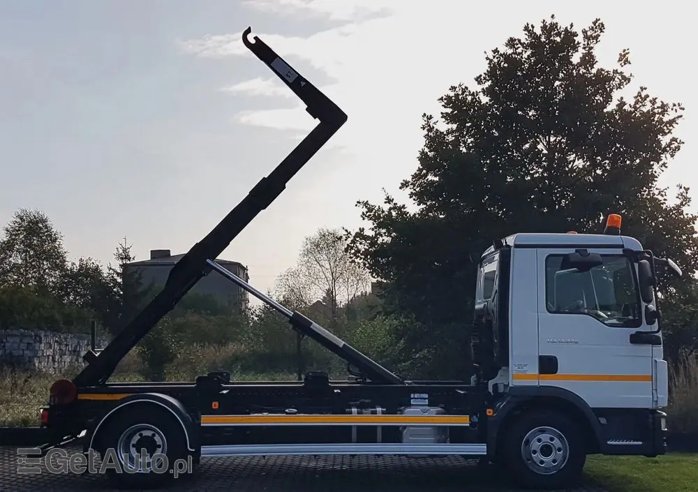 MAN TGL 12.220 HAKOWIEC 4x2 KLIMA 