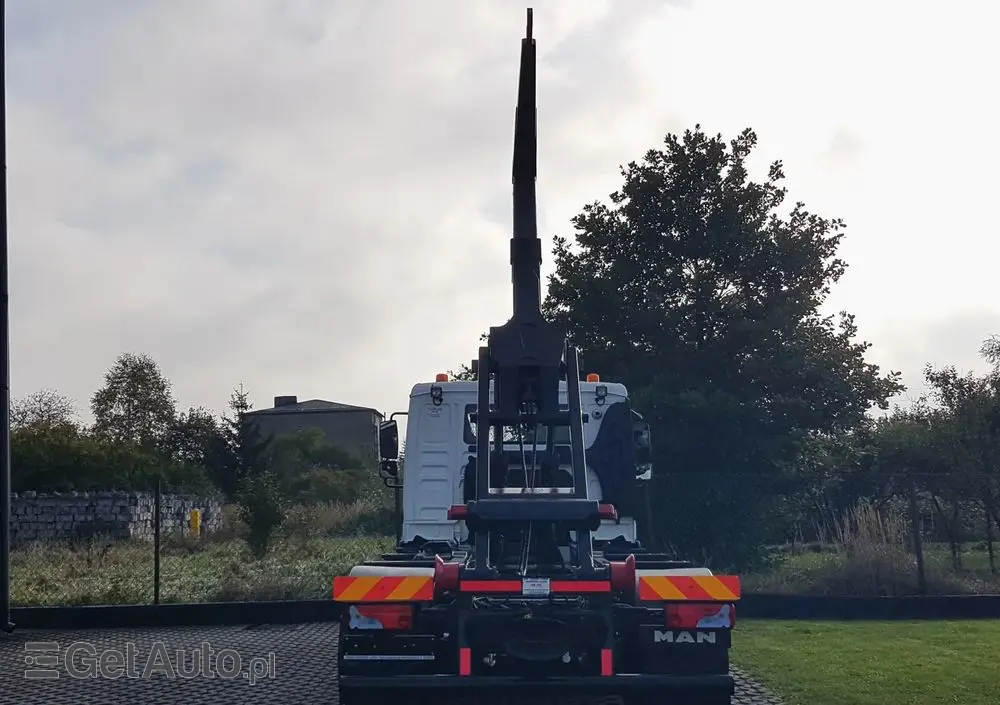 MAN TGL 12.220 HAKOWIEC 4x2 KLIMA 