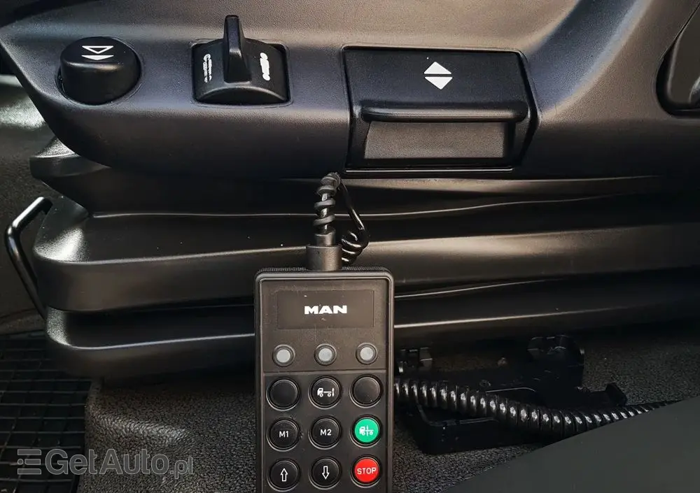 MAN TGL 12.220 HAKOWIEC 4x2 KLIMA 