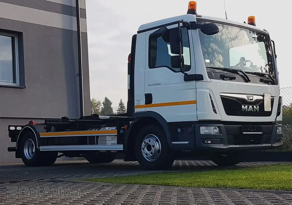MAN TGL 12.220 HAKOWIEC 4x2 KLIMA 
