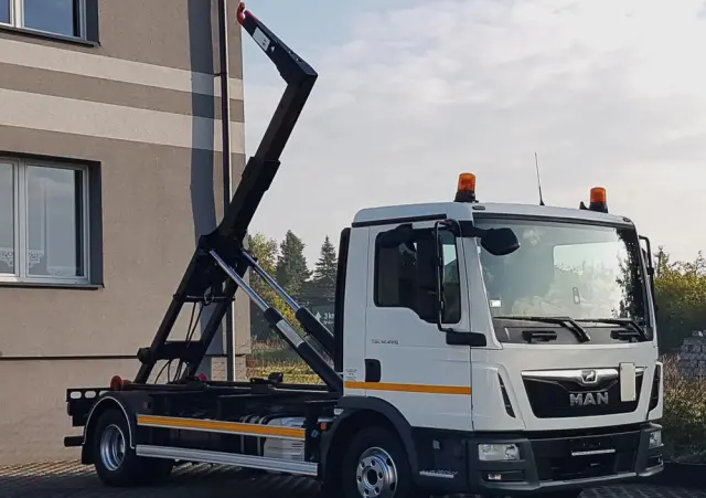 MAN TGL 12.220 HAKOWIEC 4x2 KLIMA 