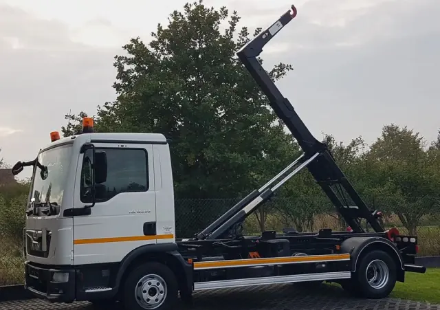 MAN TGL 12.220 HAKOWIEC 4x2 KLIMA 