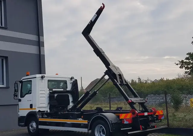 MAN TGL 12.220 HAKOWIEC 4x2 KLIMA 