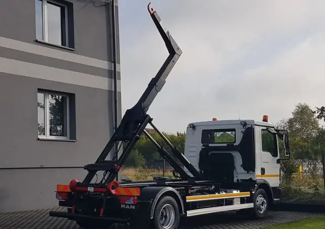 MAN TGL 12.220 HAKOWIEC 4x2 KLIMA 