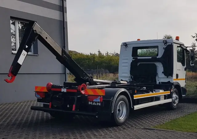 MAN TGL 12.220 HAKOWIEC 4x2 KLIMA 