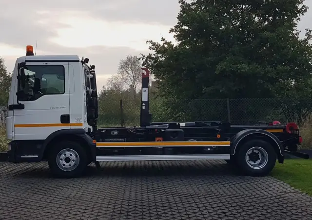 MAN TGL 12.220 HAKOWIEC 4x2 KLIMA 