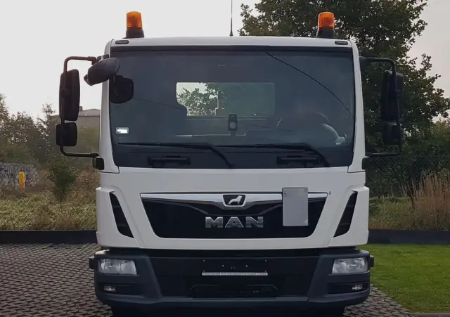 MAN TGL 12.220 HAKOWIEC 4x2 KLIMA 