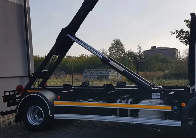 MAN TGL 12.220 HAKOWIEC 4x2 KLIMA 