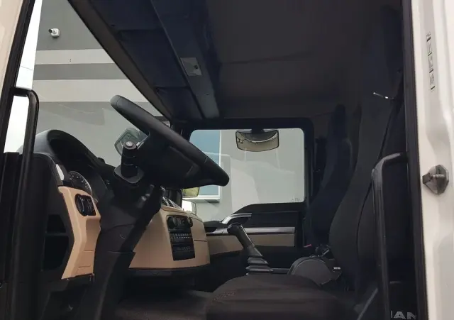 MAN TGL 12.220 HAKOWIEC 4x2 KLIMA 