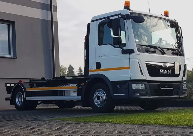 MAN TGL 12.220 HAKOWIEC 4x2 KLIMA 