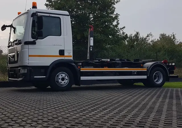 MAN TGL 12.220 HAKOWIEC 4x2 KLIMA 