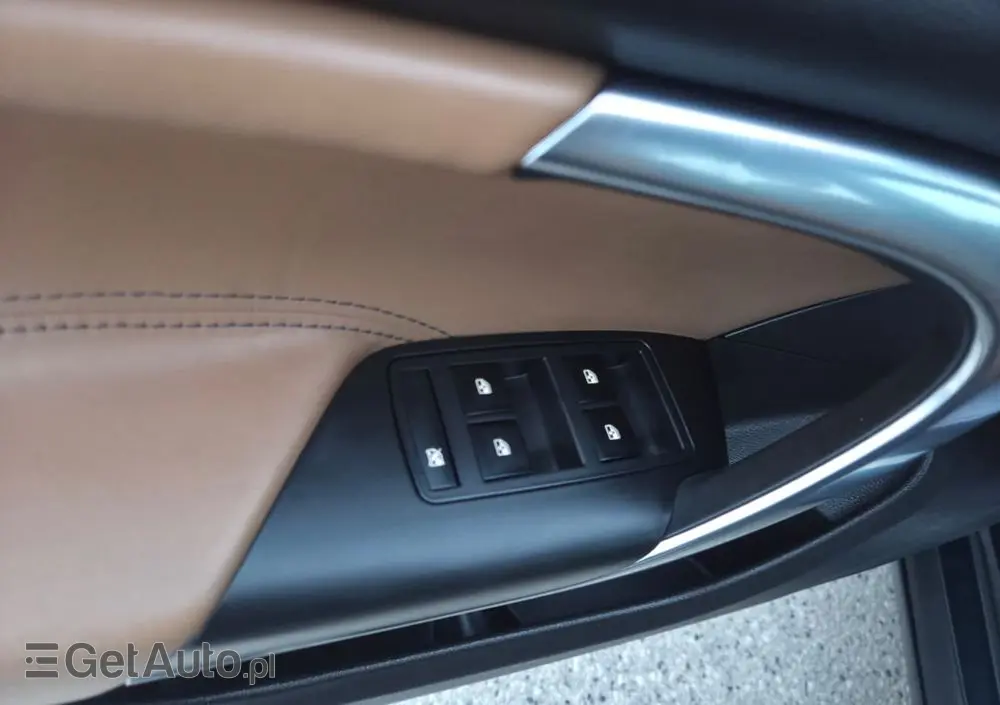 OPEL Insignia 1.6 T Cosmo