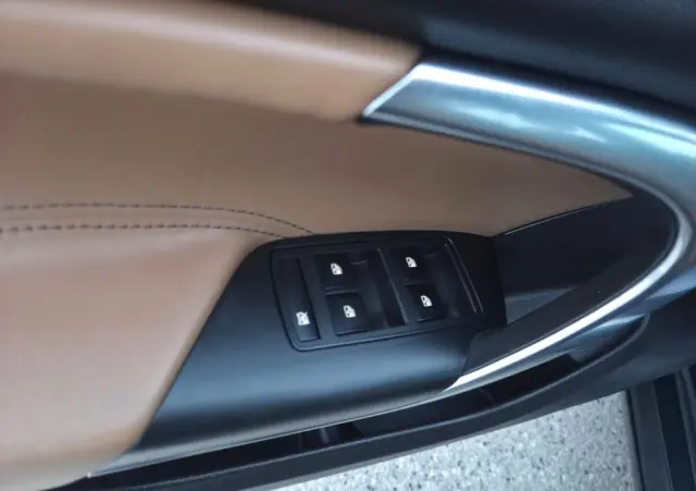 OPEL Insignia 1.6 T Cosmo