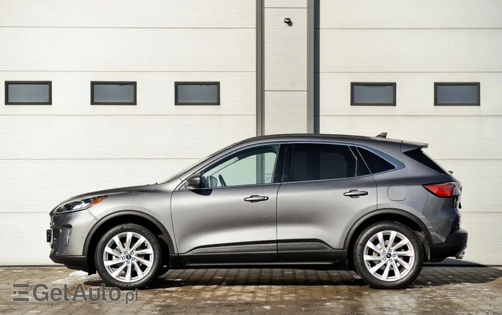 FORD Kuga 2.5 FHEV AWD Titanium